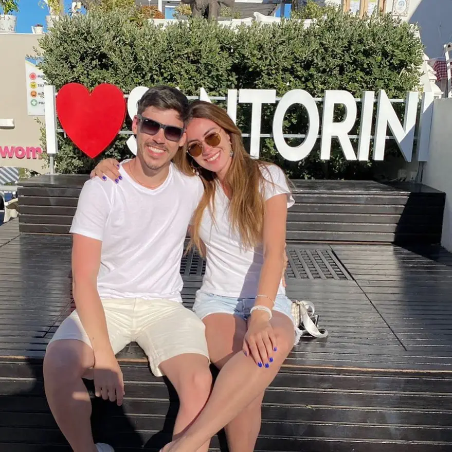 Leticia e Lucas em Santorini
